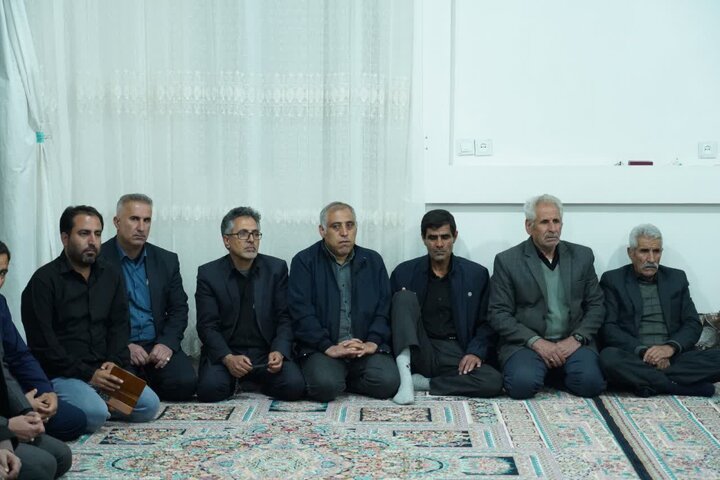تصاویر/دیدار نماینده ولی فقیه و فرمانده سپاه لرستان با خانواده شهید بیرانوند از شهدای جنگ رمضان