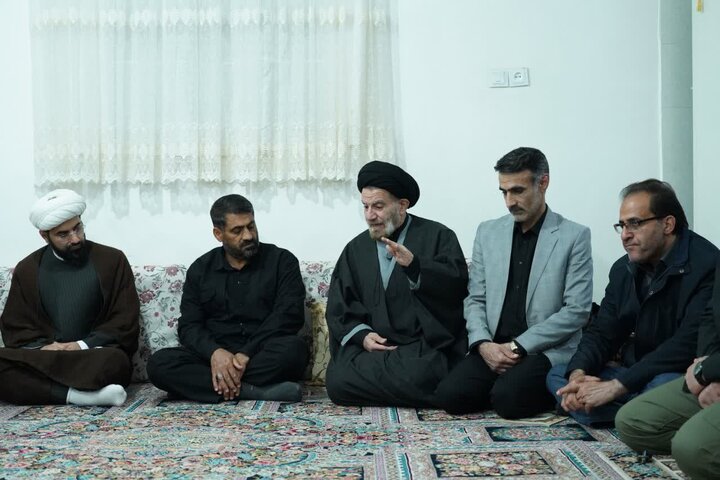 تصاویر/دیدار نماینده ولی فقیه و فرمانده سپاه لرستان با خانواده شهید بیرانوند از شهدای جنگ رمضان