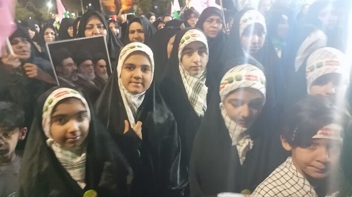 تصاویر/ حضور پرشور دهه نودی‌ها در سی و پنجمین اجتماع مردمی سفیدشهر در حمایت از وطن