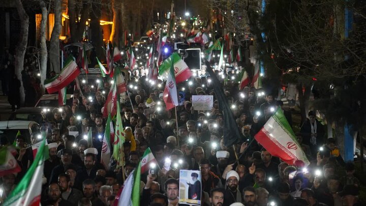 تصاویر/ تجمع و خروش شبانه خیابانی مردم دارالمومنین خوی  در سی و ششمین شب از قرارهای شبانه