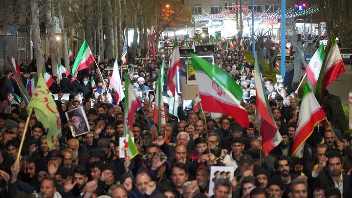 تصاویر/ تجمع و خروش شبانه خیابانی مردم دارالمومنین خوی  در سی و ششمین شب از قرارهای شبانه