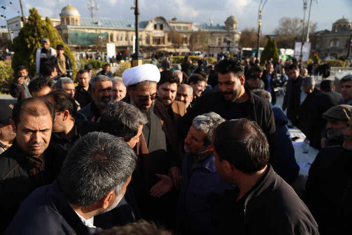 تصاویر / برگزاری میز خدمت مدیران در میدان امام خمینی(ره) همدان