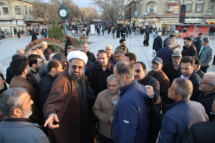 تصاویر / برگزاری میز خدمت مدیران در میدان امام خمینی(ره) همدان