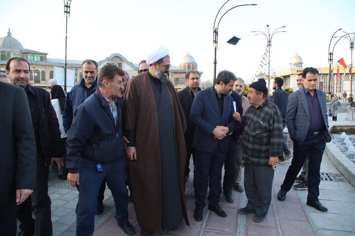 تصاویر / برگزاری میز خدمت مدیران در میدان امام خمینی(ره) همدان