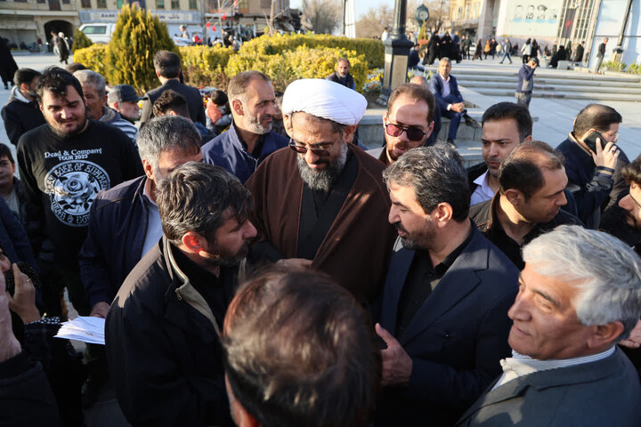 تصاویر / برگزاری میز خدمت مدیران در میدان امام خمینی(ره) همدان