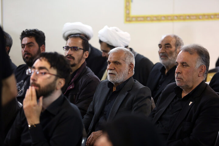 تکریم خانواده شهدای استان قم با حضور خادمان حرم امام حسین(ع)