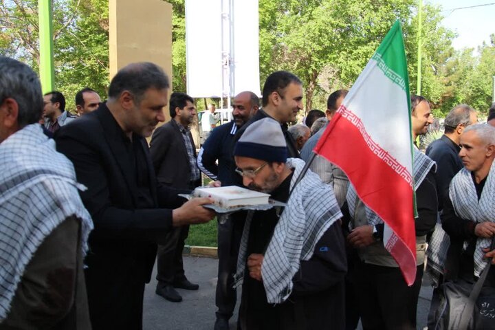 تصاویر/ بدرقه گروه جهادی کاشان به منظور بازسازی مناطق آسیب دیده پایتخت در جنگ رمضان