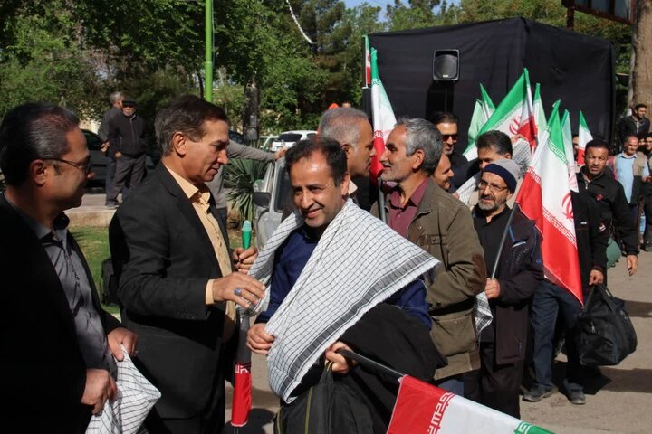 تصاویر/ بدرقه گروه جهادی کاشان به منظور بازسازی مناطق آسیب دیده پایتخت در جنگ رمضان