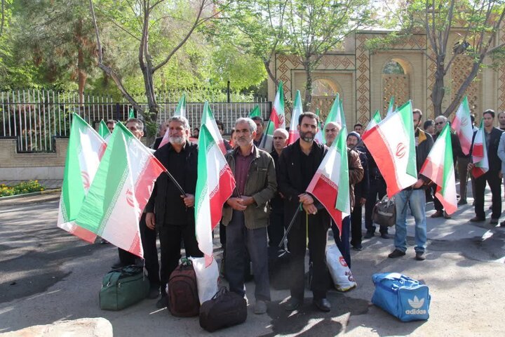 تصاویر/ بدرقه گروه جهادی کاشان به منظور بازسازی مناطق آسیب دیده پایتخت در جنگ رمضان