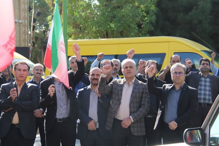 تصاویر/ بدرقه گروه جهادی کاشان به منظور بازسازی مناطق آسیب دیده پایتخت در جنگ رمضان