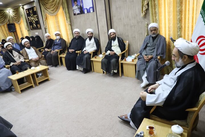 تصاویر/ دیدار مدیران  مدارس علمیه خواهران و برادران  زاهدان با نماینده ولی‌فقیه در سیستان و بلوچستان