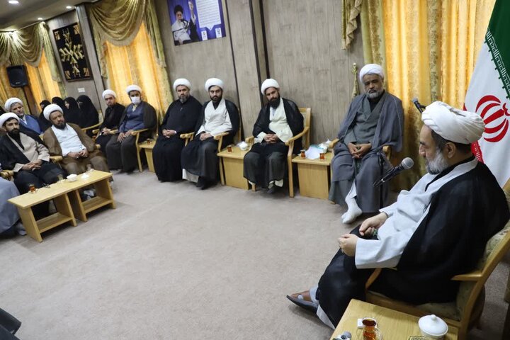 تصاویر/ دیدار مدیران  مدارس علمیه خواهران و برادران  زاهدان با نماینده ولی‌فقیه در سیستان و بلوچستان