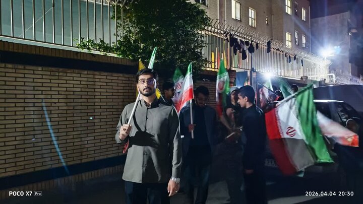 تصاویر/ حضور طلاب مدرسه علمیه الزهرا(س) زاهدان در بیعت با رهبری
