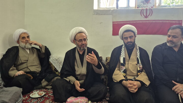 تصاویر | دیدار معاونان حوزه علمیه منطقه کاشان و کارکنان مدرسه علمیه آیت‌الله مدنی کاشانی(ره) با خانواده طلبه شهید یوسف محمدی