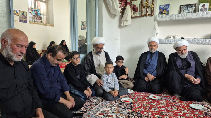 تصاویر | دیدار معاونان حوزه علمیه منطقه کاشان و کارکنان مدرسه علمیه آیت‌الله مدنی کاشانی(ره) با خانواده طلبه شهید یوسف محمدی