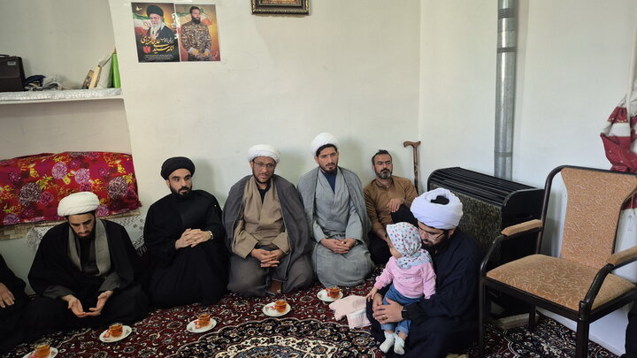 تصاویر | دیدار معاونان حوزه علمیه منطقه کاشان و کارکنان مدرسه علمیه آیت‌الله مدنی کاشانی(ره) با خانواده طلبه شهید یوسف محمدی