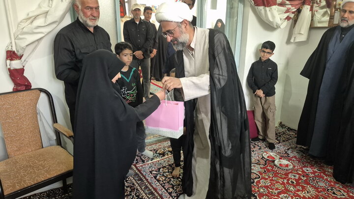 تصاویر | دیدار معاونان حوزه علمیه منطقه کاشان و کارکنان مدرسه علمیه آیت‌الله مدنی کاشانی(ره) با خانواده طلبه شهید یوسف محمدی
