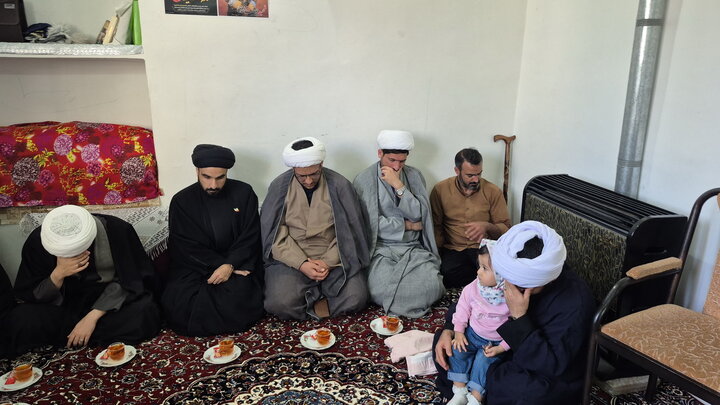 تصاویر | دیدار معاونان حوزه علمیه منطقه کاشان و کارکنان مدرسه علمیه آیت‌الله مدنی کاشانی(ره) با خانواده طلبه شهید یوسف محمدی