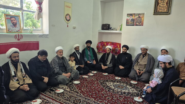 تصاویر | دیدار معاونان حوزه علمیه منطقه کاشان و کارکنان مدرسه علمیه آیت‌الله مدنی کاشانی(ره) با خانواده طلبه شهید یوسف محمدی