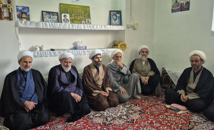 تصاویر | دیدار معاونان حوزه علمیه منطقه کاشان و کارکنان مدرسه علمیه آیت‌الله مدنی کاشانی(ره) با خانواده طلبه شهید یوسف محمدی