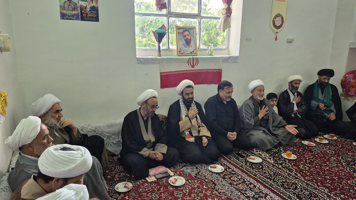 تصاویر | دیدار معاونان حوزه علمیه منطقه کاشان و کارکنان مدرسه علمیه آیت‌الله مدنی کاشانی(ره) با خانواده طلبه شهید یوسف محمدی