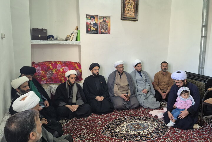 تصاویر | دیدار معاونان حوزه علمیه منطقه کاشان و کارکنان مدرسه علمیه آیت‌الله مدنی کاشانی(ره) با خانواده طلبه شهید یوسف محمدی