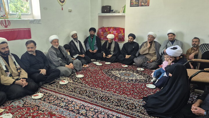 تصاویر | دیدار معاونان حوزه علمیه منطقه کاشان و کارکنان مدرسه علمیه آیت‌الله مدنی کاشانی(ره) با خانواده طلبه شهید یوسف محمدی
