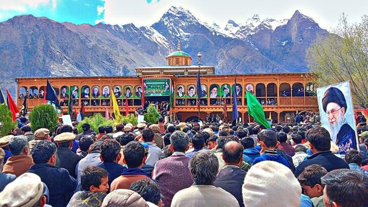 رہبرِ انقلابِ اسلامی کا چہلم؛ مرکزی جامع مسجد شگر بلتستان میں بڑا اجتماع/ ہزاروں افراد کی شرکت+تصاویر اور ویڈیو