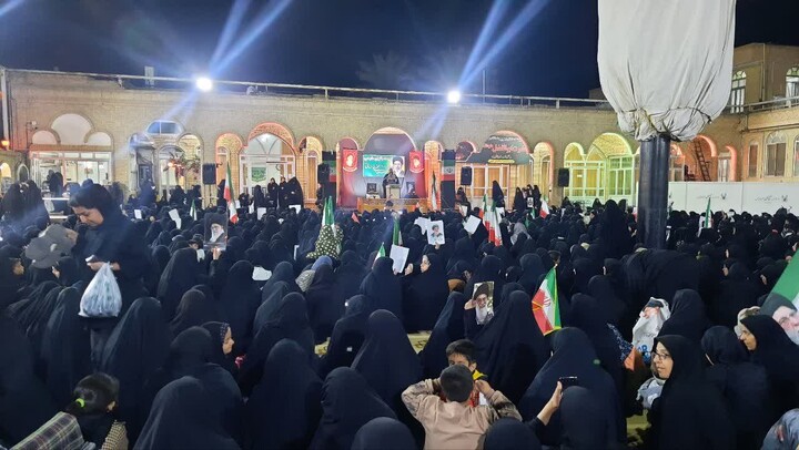 تصاویر| حضور پرشور اساتید و طلاب مدرسه علمیه الزهرا (س) طبس در تجمعات شبانه و تجدید بیعت با مقام معظم رهبری