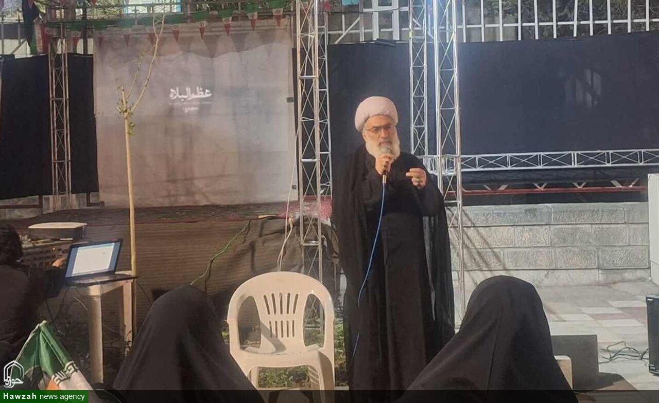 خواص بی‌بصیرت مسیر امت اسلامی را منحرف می‌کنند/ انقلاب‌های رنگی برای ضربه به ایران اسلامی برنامه‌ریزی کرده‌اند