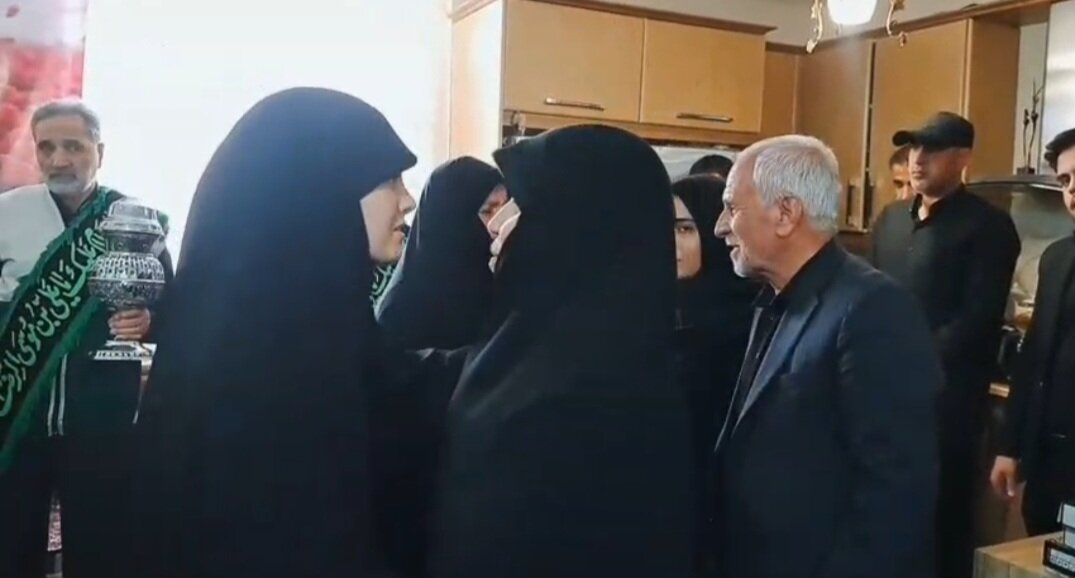 فیلم| دیدار خادمیاران رضوی شهر اراک با خانواده شهید محمد رحیمیان