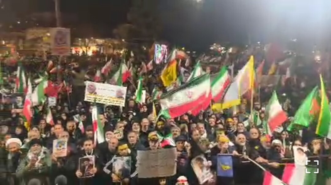 فیلم| سی و پنجمین شب حضور مردم غیور اراک در میدان شهدا