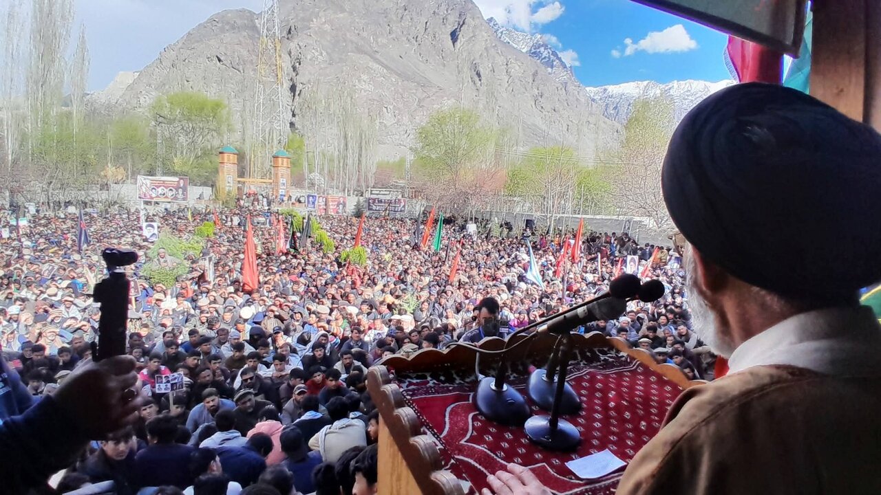 رہبرِ انقلابِ اسلامی کا چہلم؛ مرکزی جامع مسجد شگر بلتستان میں بڑا اجتماع/ ہزاروں افراد کی شرکت+تصاویر اور ویڈیو