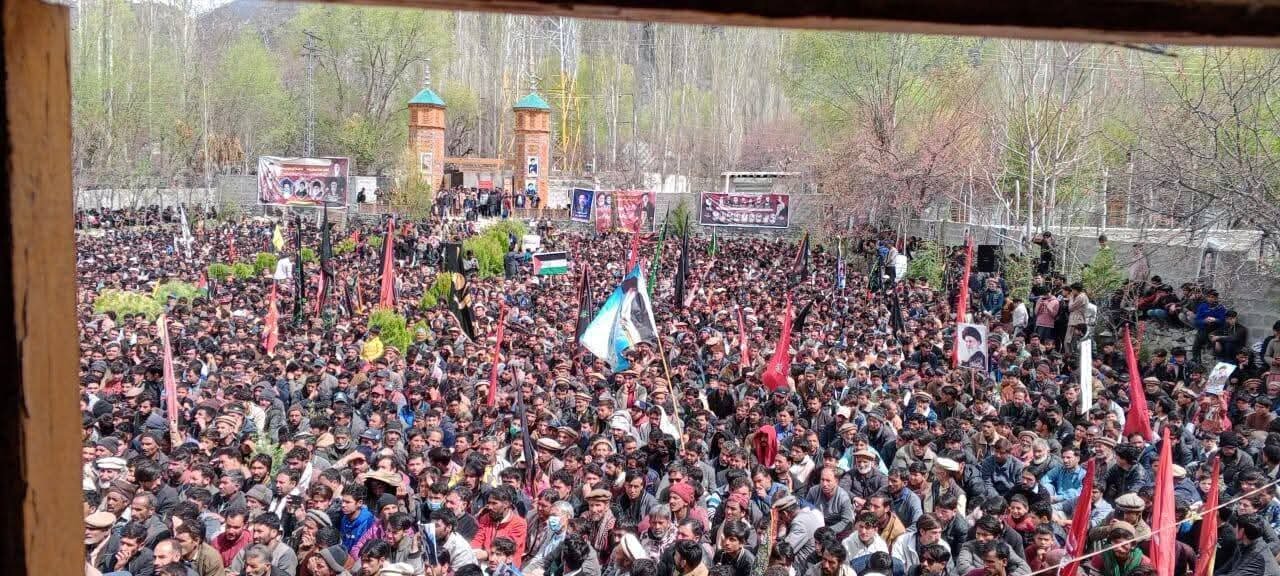 رہبرِ انقلابِ اسلامی کا چہلم؛ مرکزی جامع مسجد شگر بلتستان میں بڑا اجتماع/ ہزاروں افراد کی شرکت+تصاویر اور ویڈیو