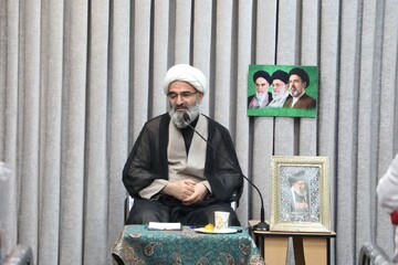 جمعیت هلال‌احمر در خط مقدم مبارزه با دشمن قرار دارد