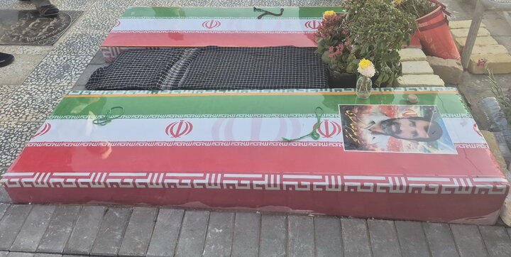 تصاویر | ادای احترام معاونان حوزه علمیه منطقه کاشان و کارکنان مدرسه علمیه آیت‌الله مدنی کاشانی(ره) به طلبه شهید یوسف محمدی