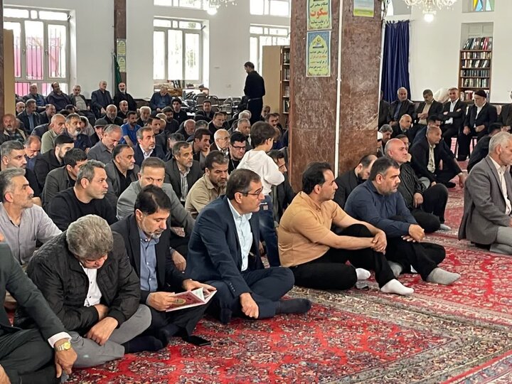 تصاویر / حضور حجت الاسلام و المسلمین حسینی، امام جمعه نوشهر در مجلس ختم فرزند شهید کریمی
