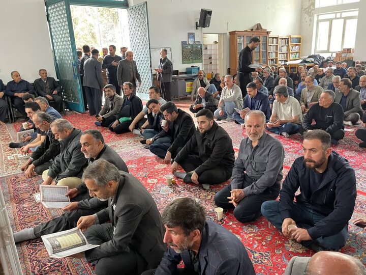 تصاویر / حضور حجت الاسلام و المسلمین حسینی، امام جمعه نوشهر در مجلس ختم فرزند شهید کریمی