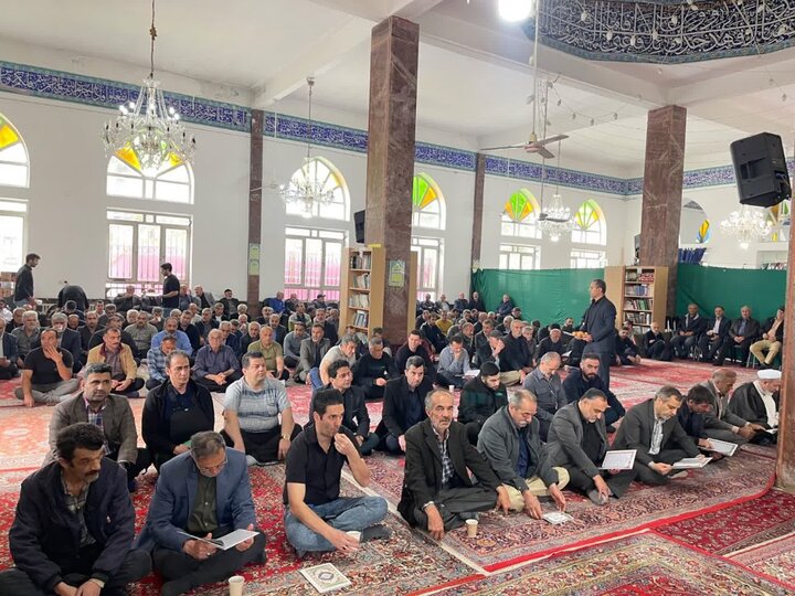 تصاویر / حضور حجت الاسلام و المسلمین حسینی، امام جمعه نوشهر در مجلس ختم فرزند شهید کریمی