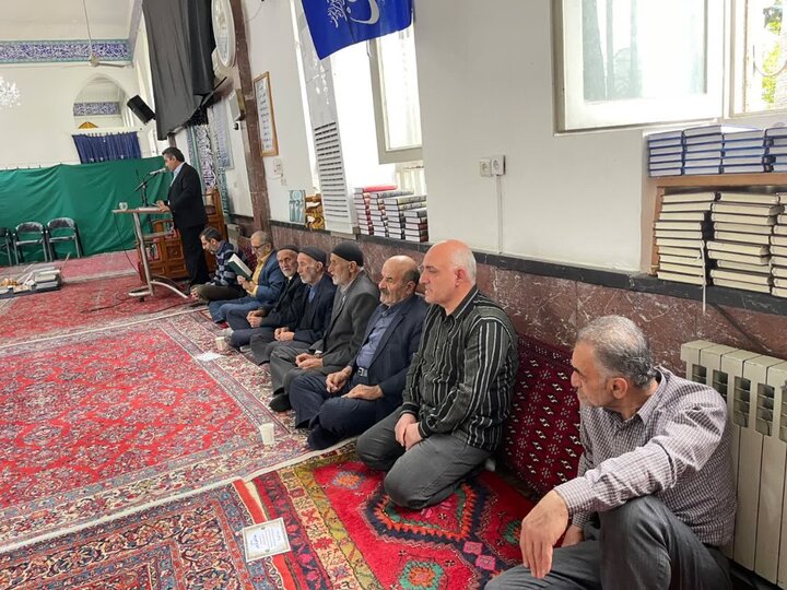 تصاویر / حضور حجت الاسلام و المسلمین حسینی، امام جمعه نوشهر در مجلس ختم فرزند شهید کریمی