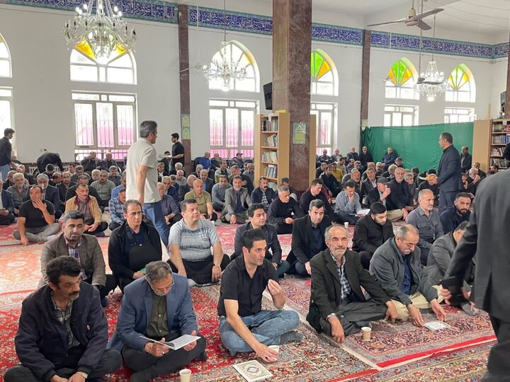 تصاویر / حضور حجت الاسلام و المسلمین حسینی، امام جمعه نوشهر در مجلس ختم فرزند شهید کریمی