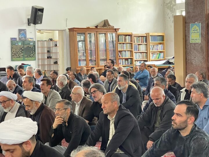 تصاویر / حضور حجت الاسلام و المسلمین حسینی، امام جمعه نوشهر در مجلس ختم فرزند شهید کریمی