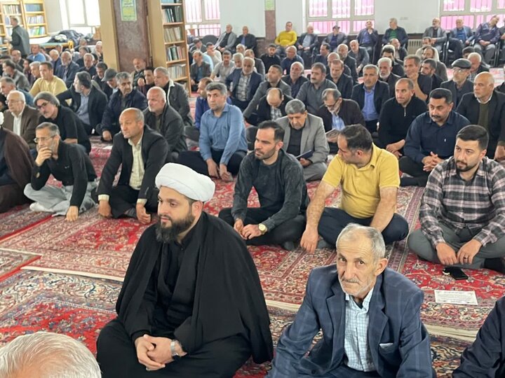 تصاویر / حضور حجت الاسلام و المسلمین حسینی، امام جمعه نوشهر در مجلس ختم فرزند شهید کریمی