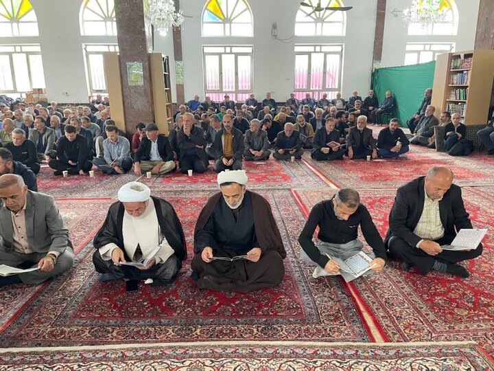 تصاویر / حضور حجت الاسلام و المسلمین حسینی، امام جمعه نوشهر در مجلس ختم فرزند شهید کریمی