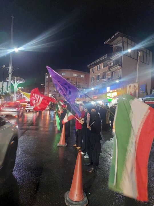 تجمع مردمی در شهر قهرمان پرور مرزن آباد