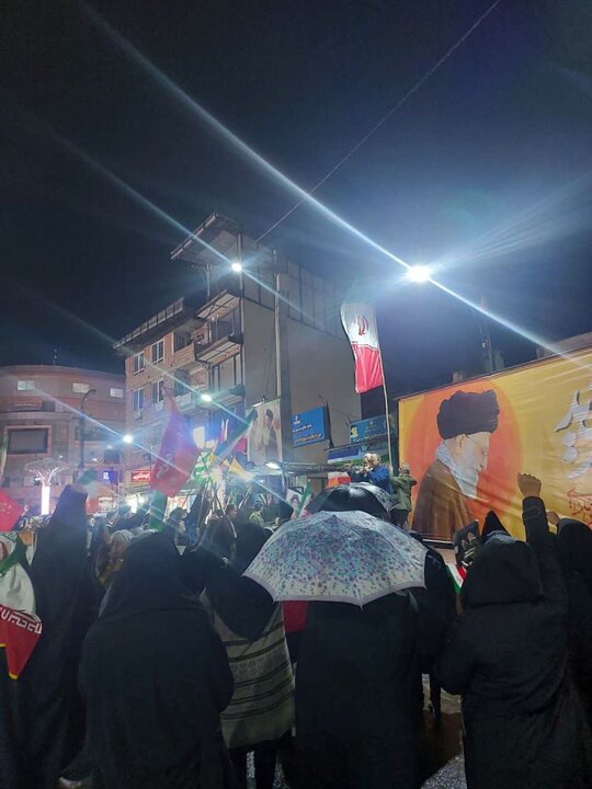 تجمع مردمی در شهر قهرمان پرور مرزن آباد