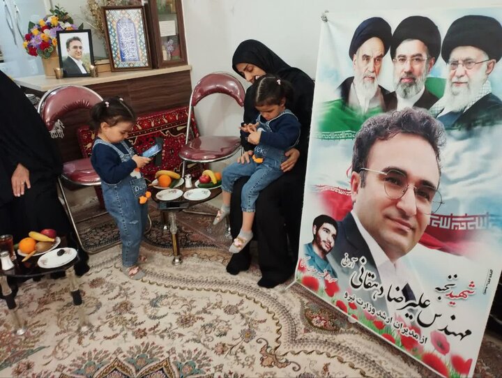 تصاویر/ دیدار امام جمعه آران وبیدگل با خانواده معظم شهید «علیرضا دهقانی » از شهدای قهرمان جنگ رمضان