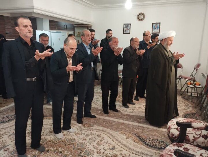 تصاویر/ دیدار امام جمعه آران وبیدگل با خانواده معظم شهید «علیرضا دهقانی » از شهدای قهرمان جنگ رمضان