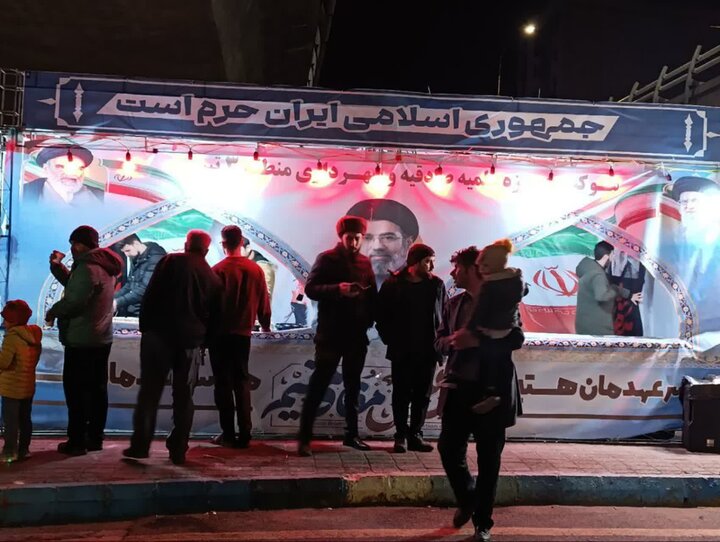 تصاویر / برپایی موکب مدرسه علمیه صادقیه تبریز در کنار حماسه آفرینی های مردم