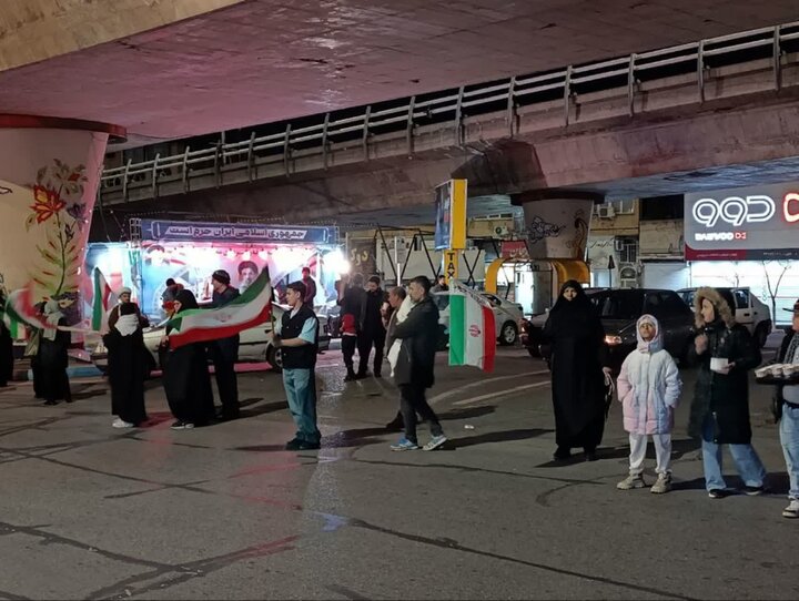تصاویر / برپایی موکب مدرسه علمیه صادقیه تبریز در کنار حماسه آفرینی های مردم